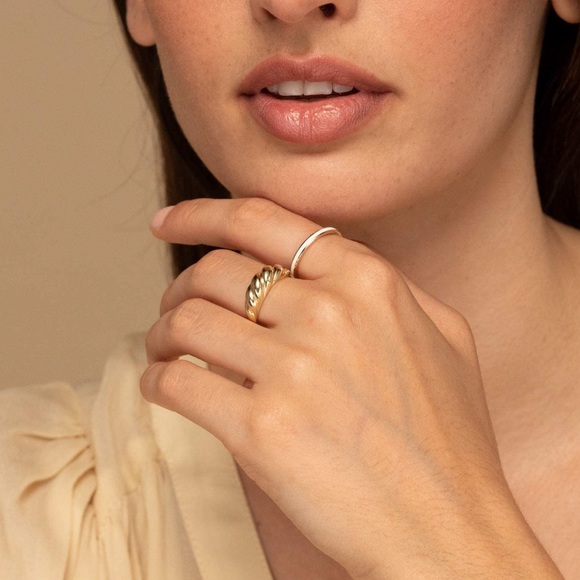 NEW 18K Gold Plated Croissant Dome Twist Rope Ring - Picture 6 of 13